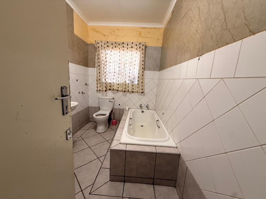 3 Bedroom Property for Sale in Geelhoutpark North West